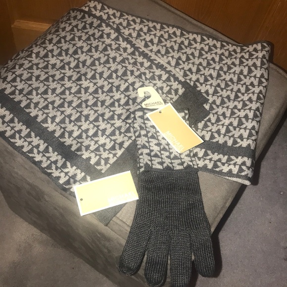 MICHAEL Michael Kors Accessories - Michael Kors Scarf & Glove Set